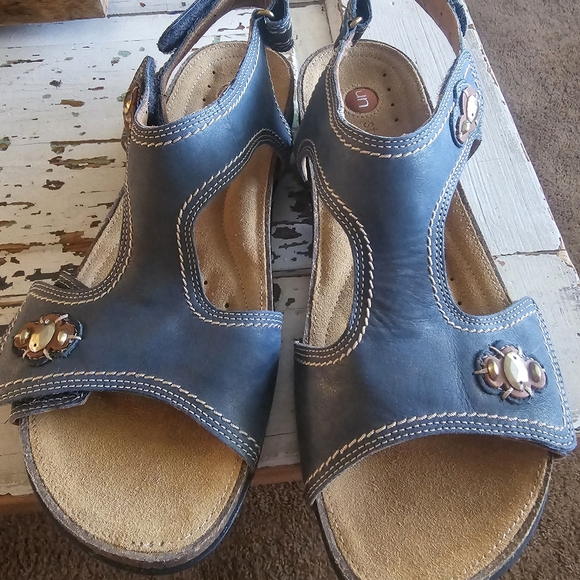 Clarks Unstructured Sandals - Picture 6 of 6